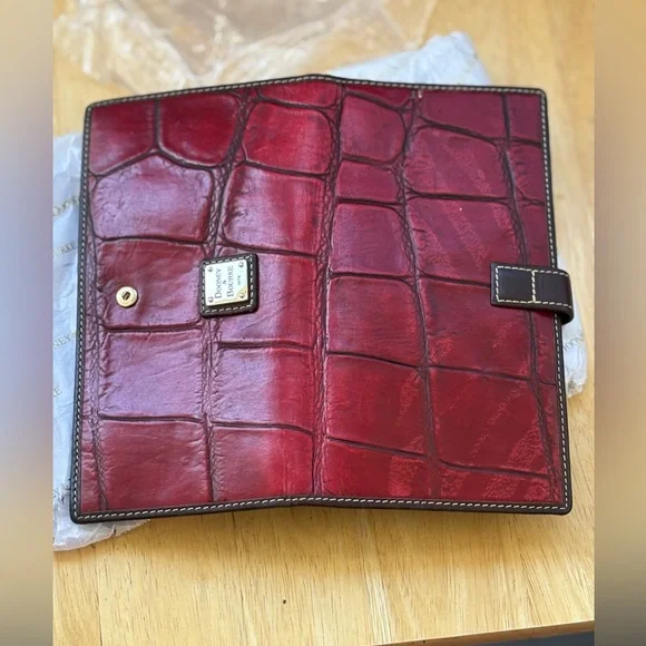 Dooney & Bourke Red Denison Leather Croc Embossed Wallet - Picture 4 of 6